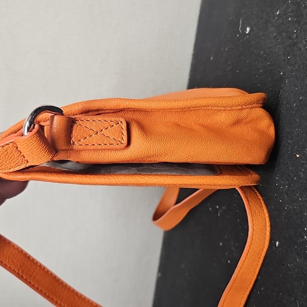 MICHAEL KORS ORANGE BUCKLE FLAP SHOULDER BAG BFPM-03-044 - Picture 3 of 8